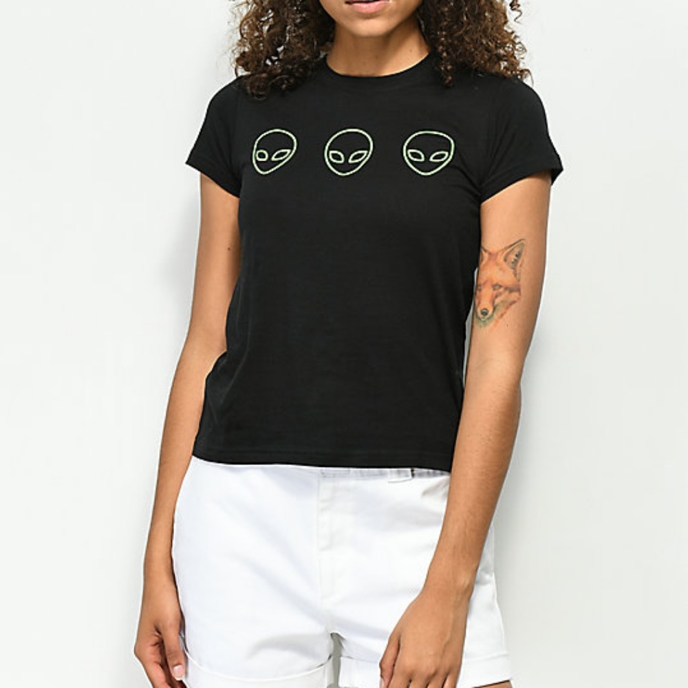 Black zumies shirt with three green aliens